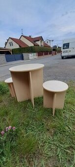 Kulatý stůl , 2ks židličky zdarma.