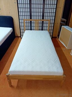 Prodám hezkou postel z masivu IKEA 90 x 200 cm