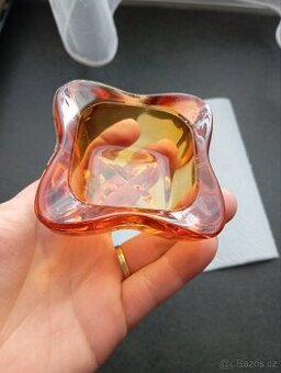 Starý skleněný popelník