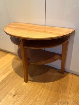 Půlkruhový příruční stolek Ikea Leksvik