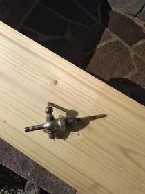 Palivový kohout Pérák