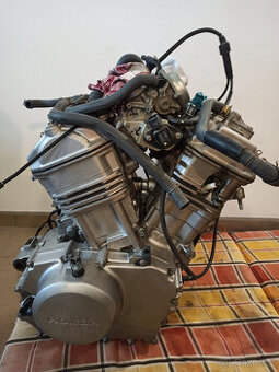 Motor kompletní Honda Transalp 650 R.V.2002
