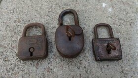 Starožitné visací zámky.