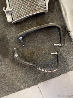 ND Honda CR 250 2001 uz jenom blastry.