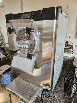 Nový výrobník zmrzliny YKF 618