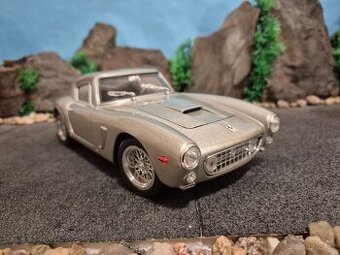 prodám model 1:18 Ferrari 250GT Berlinetta jouef evolution - 1