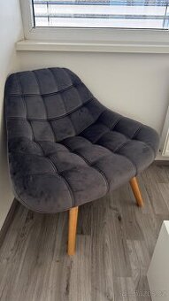 Tmavě šedé semišové křeslo