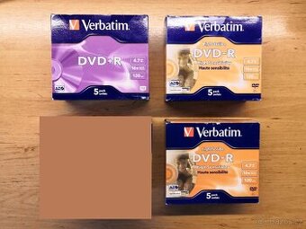 Nová prázdná CD-RW a DVD-R a DVD+R