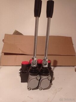 Hydraulický rozvaděč dvousekční