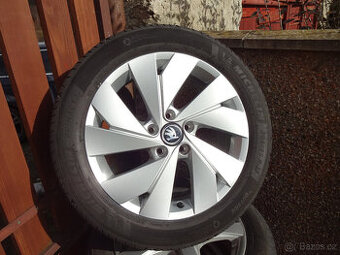 Škoda Octavia IV - zánovní letní origo alu kola 17" ET46