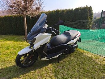 Yamaha X-Max 125i ABS (2017) jen 15 tis.km, po servisu