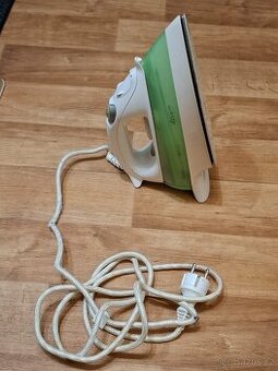 Prodám NAPAŘOVACÍ ŽEHLIČKU PHILIPS