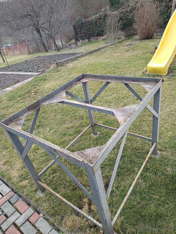 IBC nádrž vyvýšená konstrukce, stojan