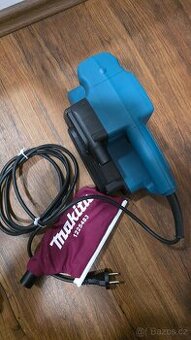 Makita  bruska 9911