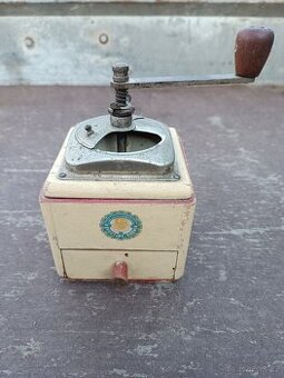 Starý mlýnek na kávu / Kovodělný podnik hl. město Praha