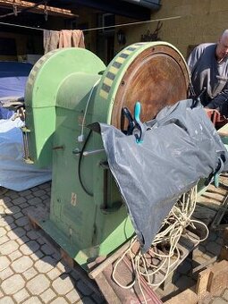 Dvoukotoučková bruska