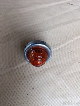 Oranžové směrové světlo -blinkr na veterána