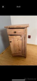 Starožitná skříňka dřevěná