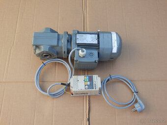 Elektromotor s převodovkou a frekvenčním měničem. 250W 0-30