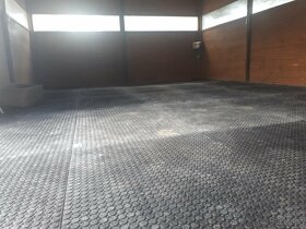 Podlahové desky | stájové rohože plné z PVC - skladem