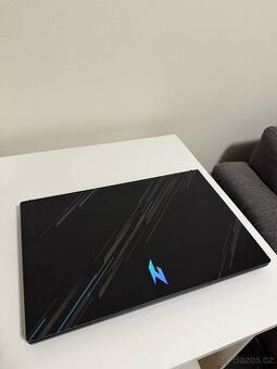 Herní notebook + klávesnice a myš