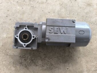 Elektromotor s převodovkou SEW
