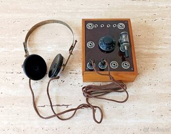 Starožitná krystalka - rádio v dřevěné bedničce, 20. léta