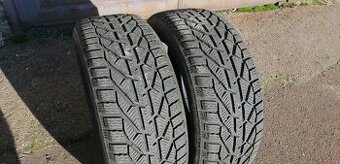Zimní pneu 215/50 17 cena za 2ks Stav 90%,DOT3122