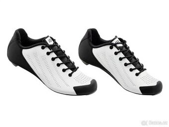 Tretry Force COMANDO CARBON, bílé 2 ks.vel.43 a 44 799Kč