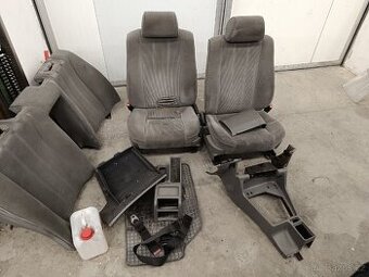 BMW E34 interiér
