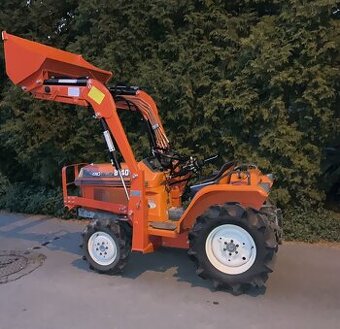 Malotraktor Kubota B-40 s nakladačem
