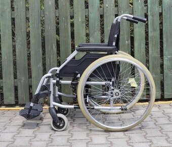 041-Mechanický invalidní vozík Meyra.