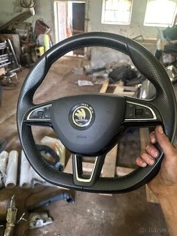 Kožený volant Škoda Octavia 3 s multifunkcí