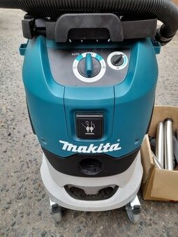 Vysavač Makita VC4210L