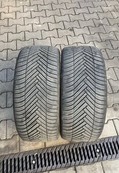 Celoroční pneu Hankook 245/40 R18
