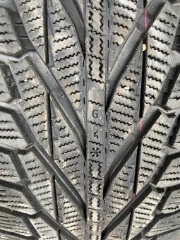 Prodám zimní pneu 235/65 R17 Nokian Hakkapelitta SUV