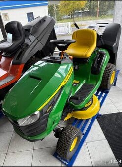 Zahradní traktor John Deere