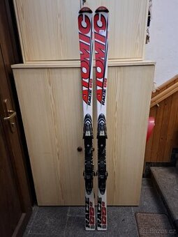Sjezdové carvingové lyže Atomic Race GS 12 v délce 171cm