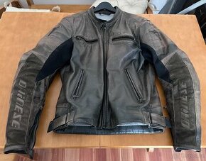 Dvoudílná kožená kombinéza na motorku DAINESE