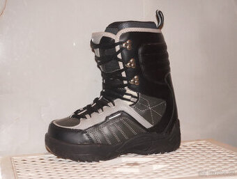 Nové dětské dámské snowboardové boty 38 Choc vel. 24 (5UK)