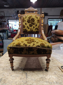 Starožitné křeslo