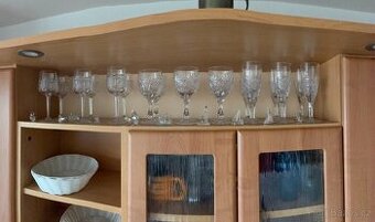 Sada broušeného skla – sklenice, vázy, mísy, dekorace