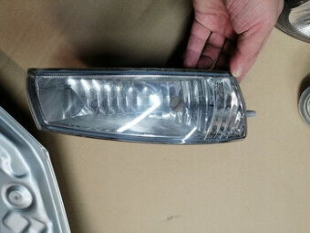 Prodám levý přední mlhový světlomet Toyota Previa r. 2000-06