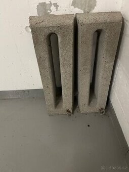 Dva ks bezpečnostních stojanů proti odcizení jízdního kola