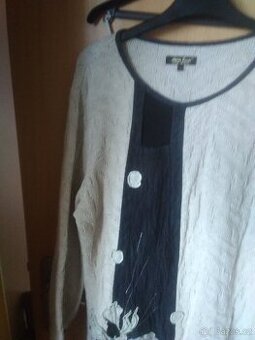 Krásný oděvní originál z Ateliéru Donát svetr