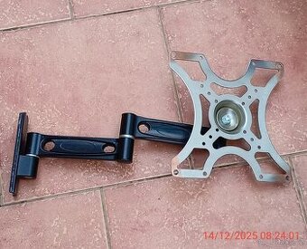 Držák na Televizi nebo PC monitor.