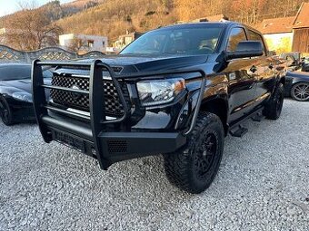 2017 Toyota Tundra Platinum 1794 5,7 V8 kola 35” lift 3” LPG