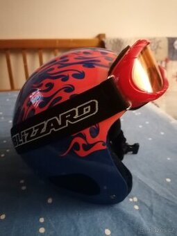 Lyžařská helma a brýle