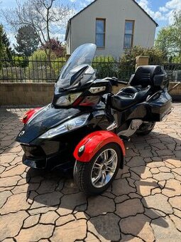 Can-Am Spyder RT 2011 (lze řídit se skupinou B)