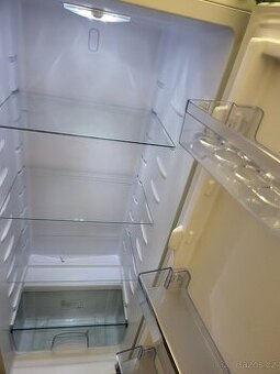 retro design lednice,mentolová barva 144cm